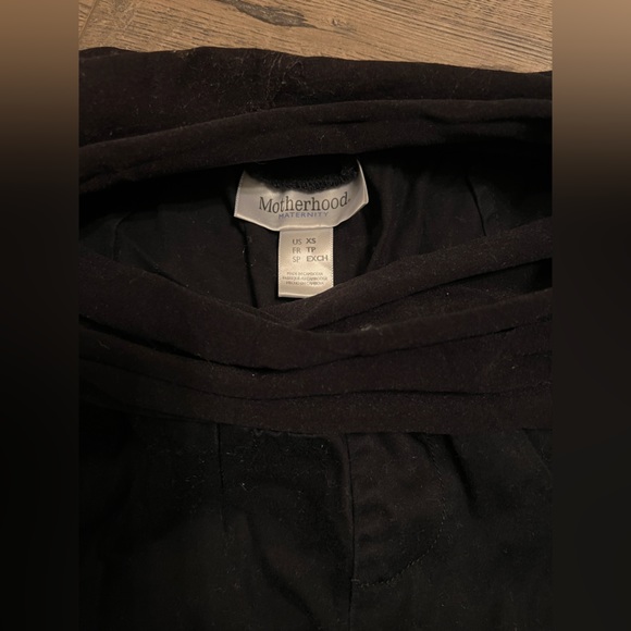 Maternity Motherhood shorts size XS - Picture 3 of 3